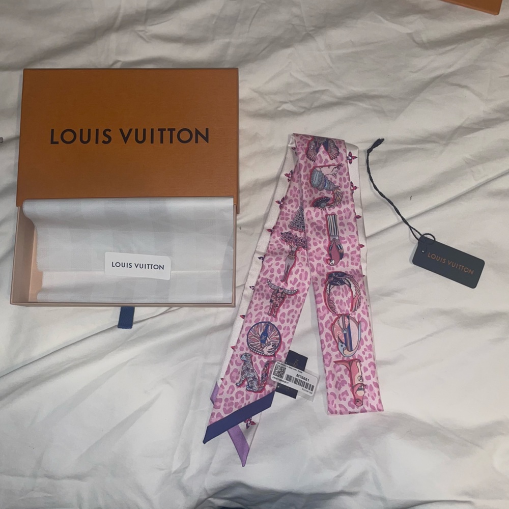 NWT Louis Vuitton bb beastiary twilly in rose